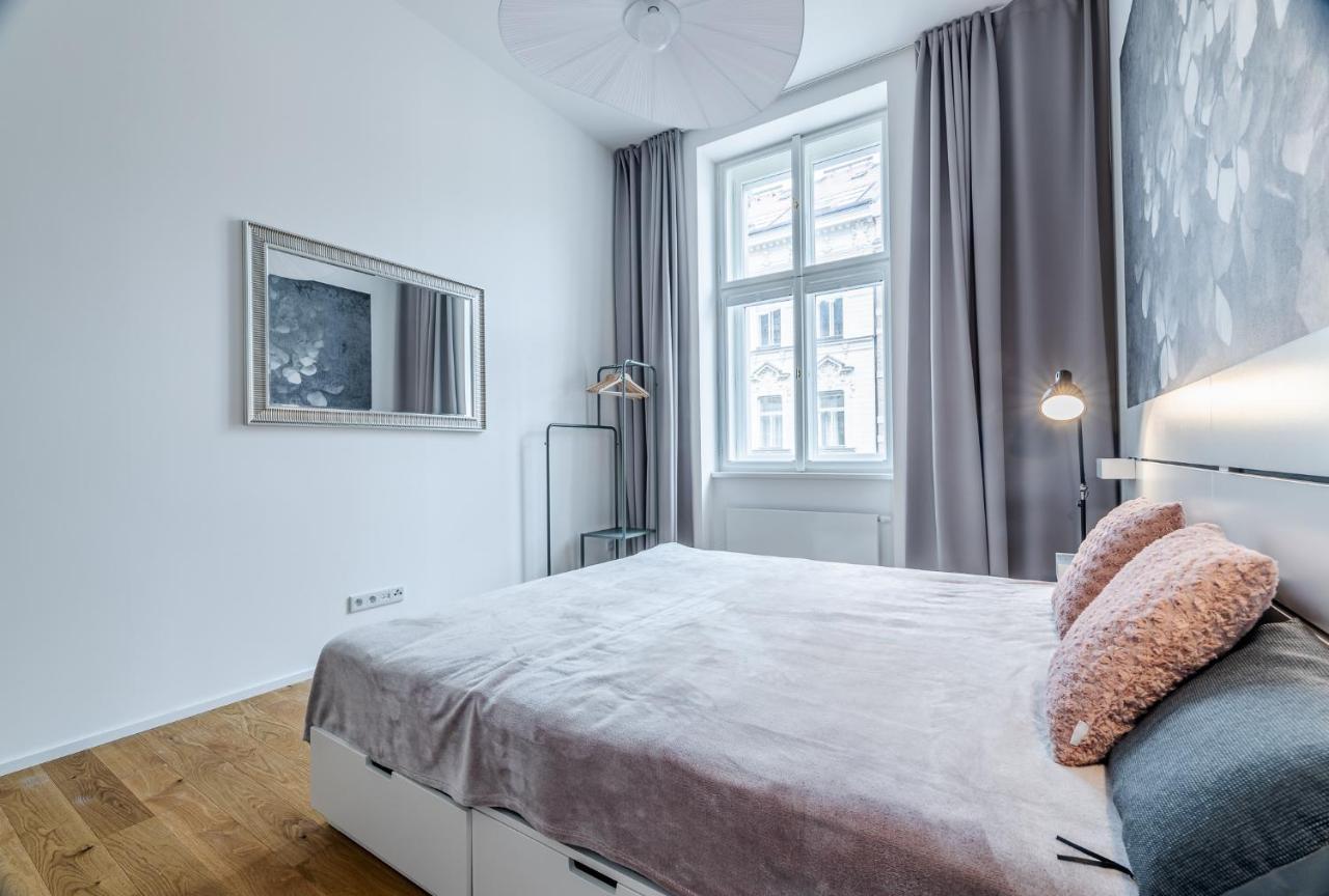 Elegant Apartments Located In The Centre Of Prag Eksteriør billede